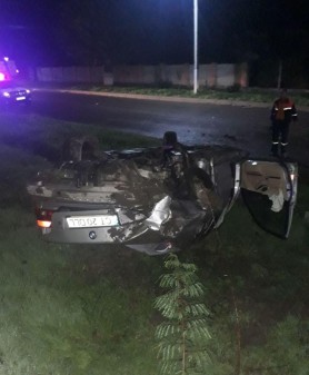 Accident GRAV la Anenii Noi: Un vitezoman băut a răsturnat un BMW plin cu tineri